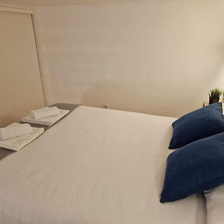 Mediodia Chica Apartamento Tipo Loft En La Latina Madri Exterior foto