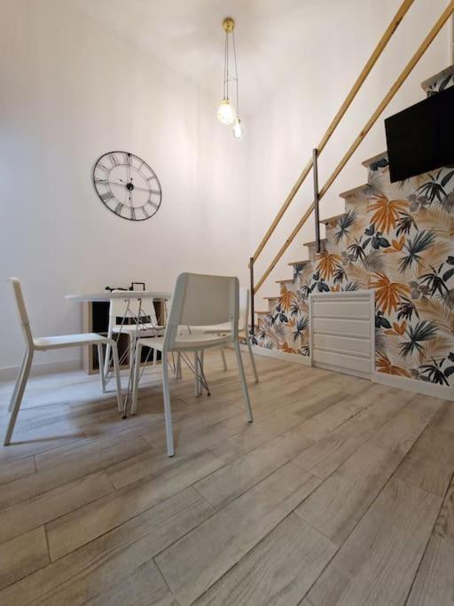 Mediodia Chica Apartamento Tipo Loft En La Latina Madri Exterior foto