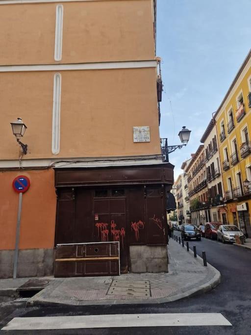 Mediodia Chica Apartamento Tipo Loft En La Latina Madri Exterior foto