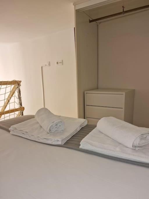 Mediodia Chica Apartamento Tipo Loft En La Latina Madri Exterior foto