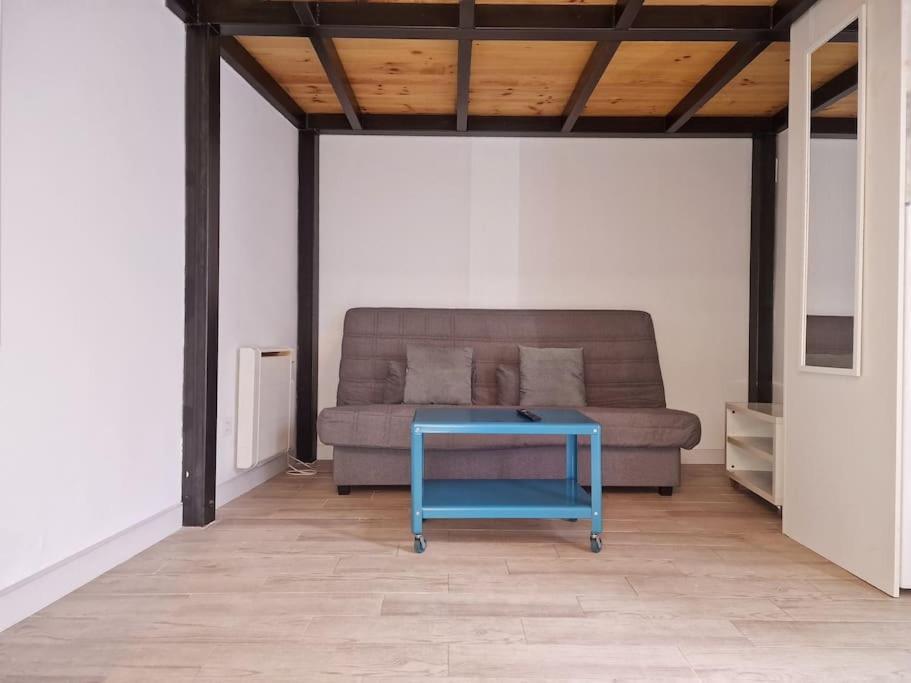Mediodia Chica Apartamento Tipo Loft En La Latina Madri Exterior foto