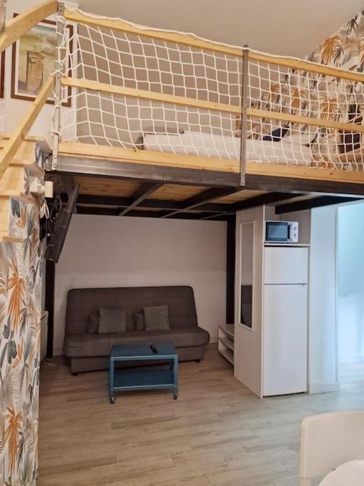 Mediodia Chica Apartamento Tipo Loft En La Latina Madri Exterior foto