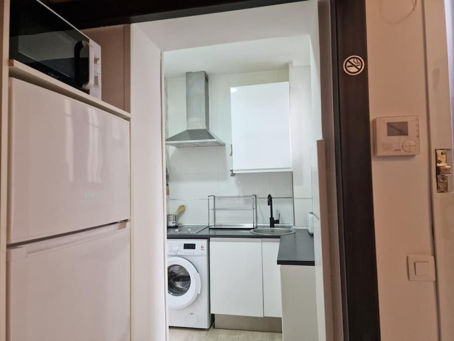 Mediodia Chica Apartamento Tipo Loft En La Latina Madri Exterior foto