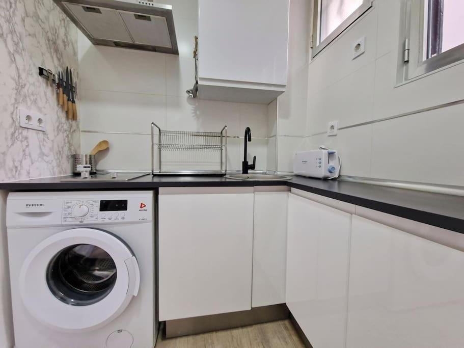 Mediodia Chica Apartamento Tipo Loft En La Latina Madri Exterior foto