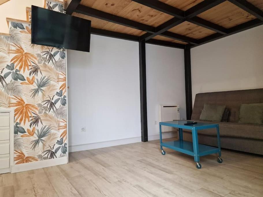 Mediodia Chica Apartamento Tipo Loft En La Latina Madri Exterior foto