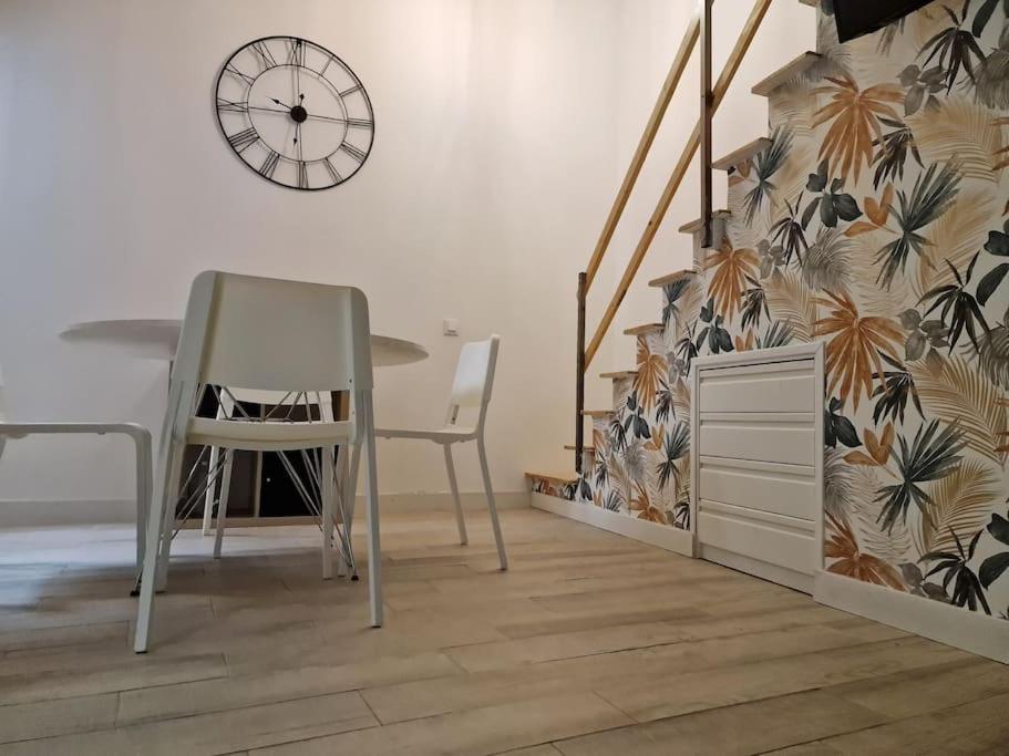 Mediodia Chica Apartamento Tipo Loft En La Latina Madri Exterior foto